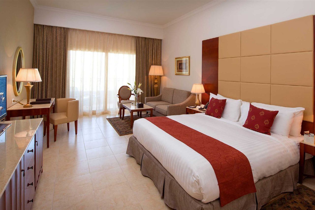 바론 팰리스 사흐 하시스 후르가다 외부 사진 A room at the Hilton Sharm El Sheikh